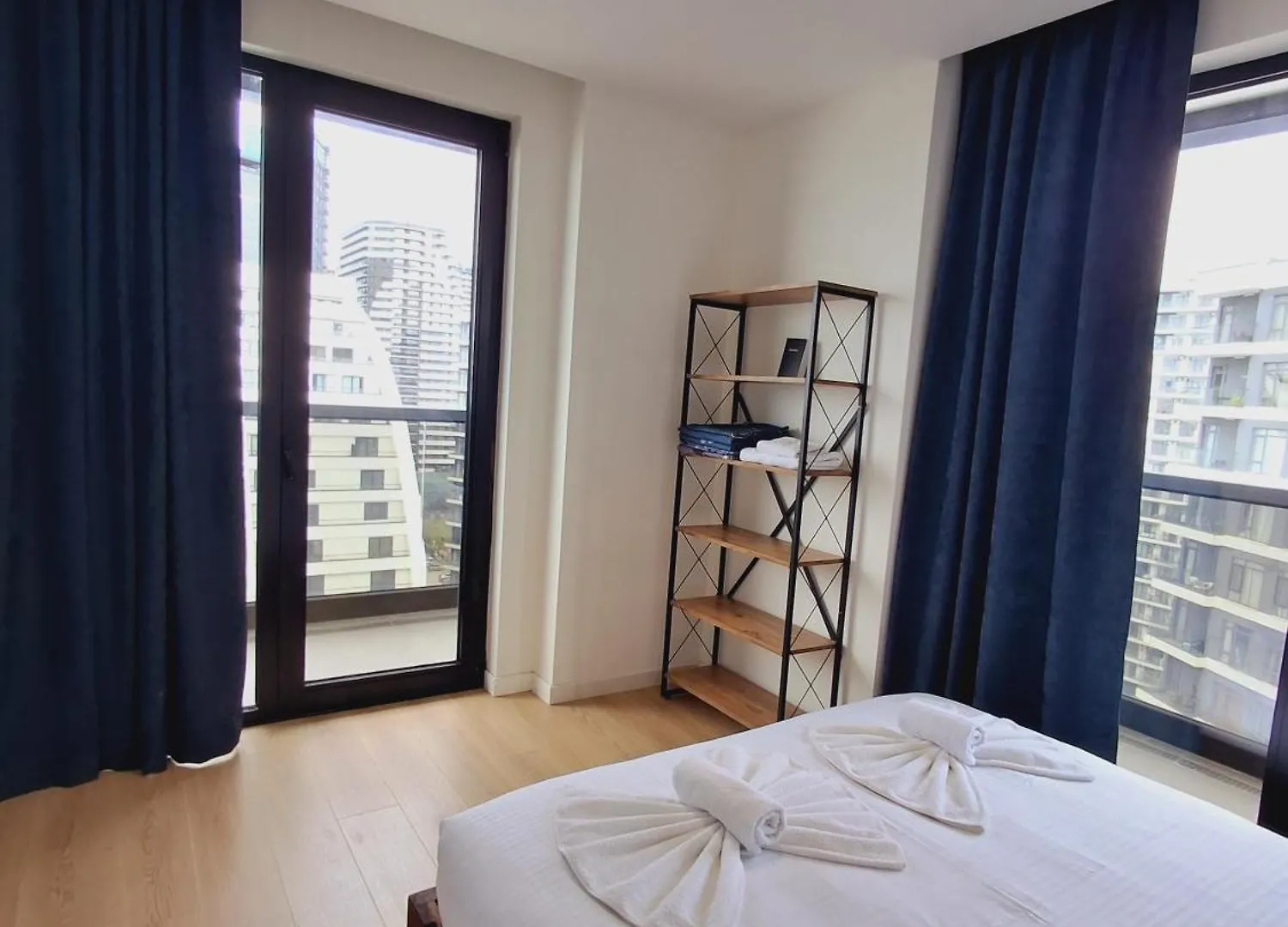 Bright Apart Near The Park Bedroom And Living Batumi