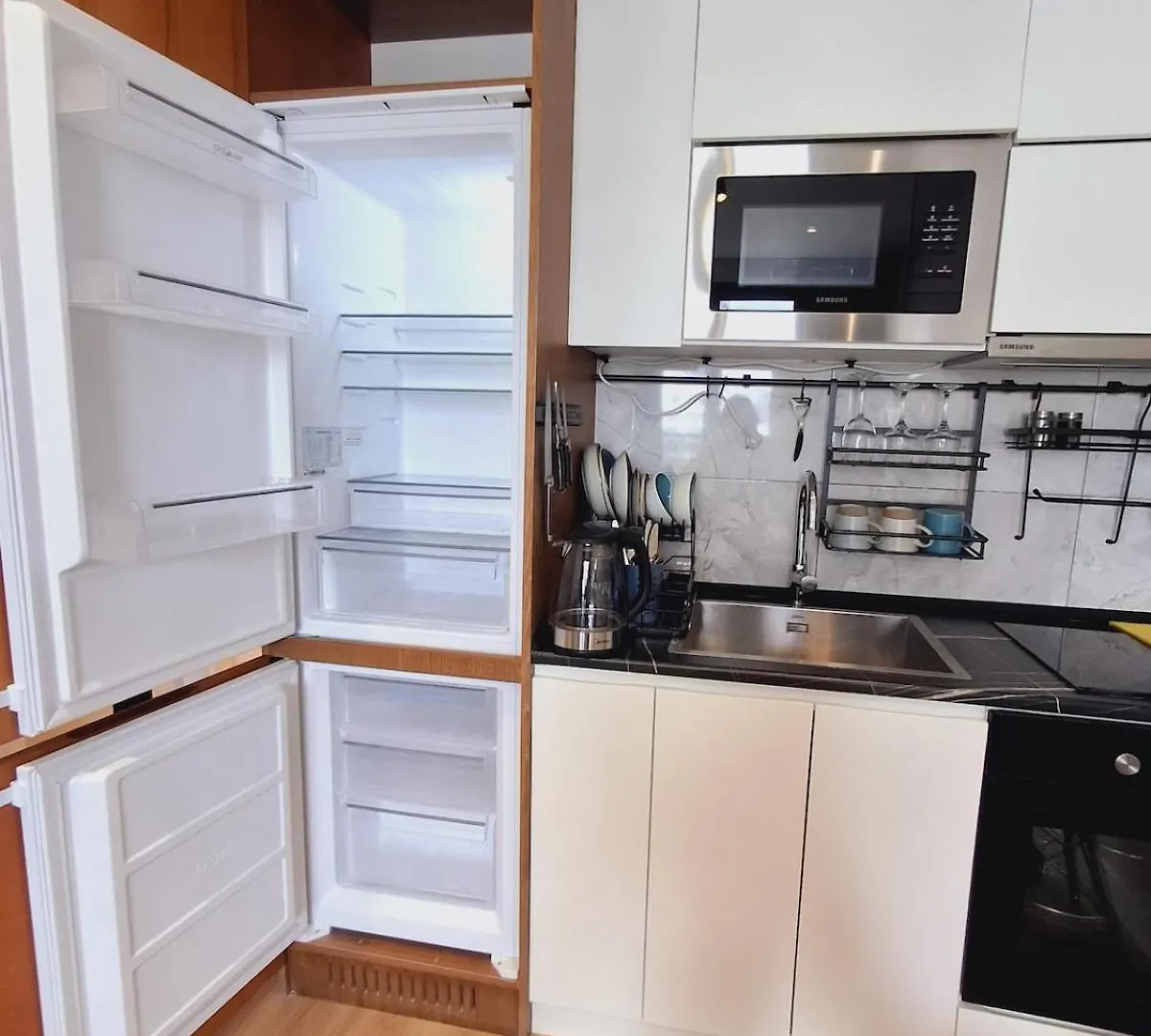 Bright Apart Near The Park Bedroom And Living Batumi Georgien